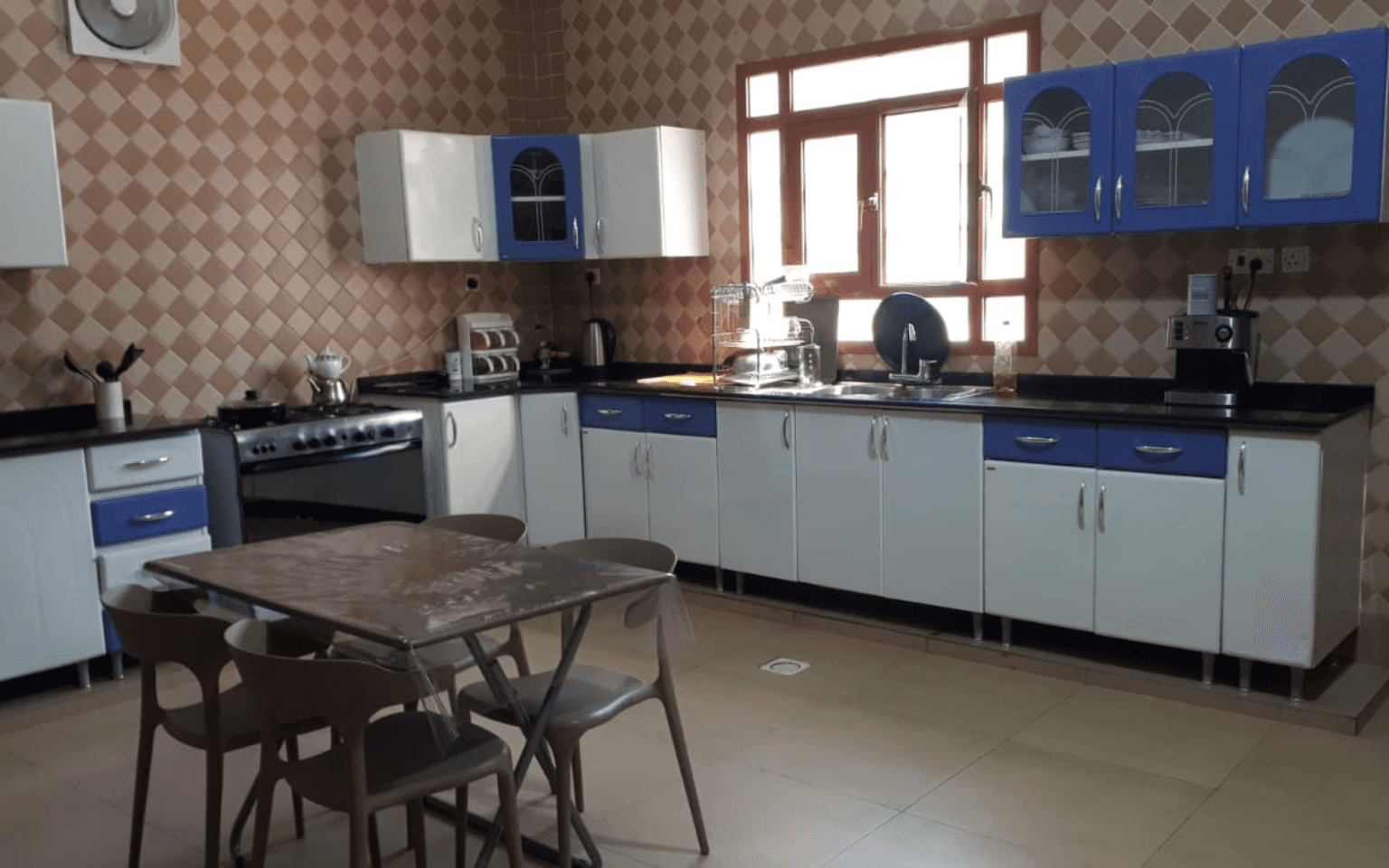 ساختمان ویلایی هاستل دیار 3
